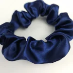 XUXINHA DE CETIM ANTI FRIZZ AZUL | Soulta - Imagem 4