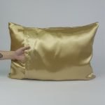 Fronha com ZIPPER Ouro de Cetim Anti Frizz - QUEEN SIZE 55X70 - Imagem 2