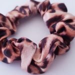 Xuxinha Oncinha de Cetim Anti Frizz | Soulta - Imagem 4