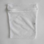 SAQUINHO DE PROTEçÃO 25X35 PARA ROUPAS DELICADAS - ZíPER BRANCO | Soulta
