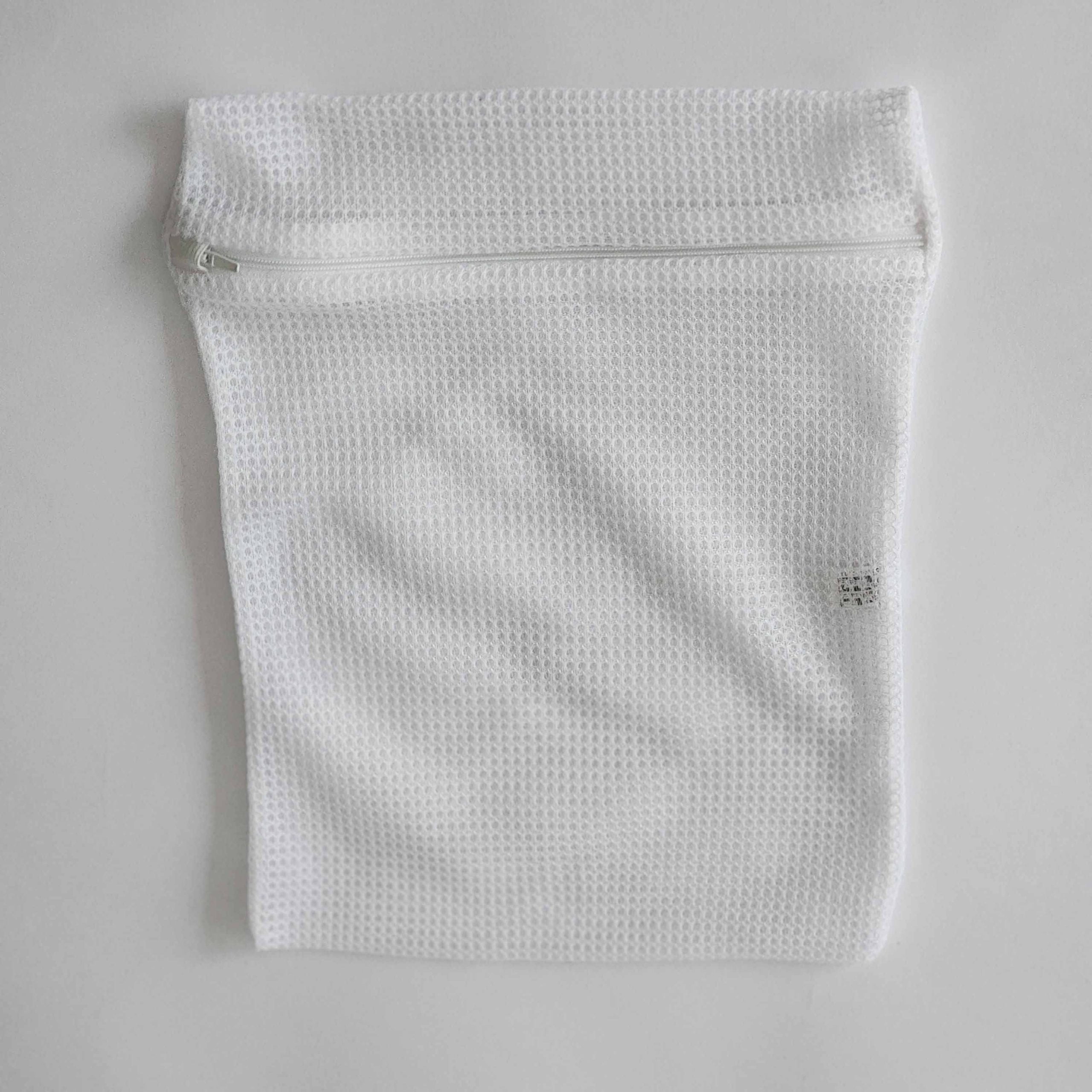 20230504_170527 SAQUINHO DE PROTEçÃO 25X35 PARA ROUPAS DELICADAS - ZíPER BRANCO | Soulta - Imagem 1