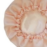 PEQUENOS DEFEITOS Touca Rosa Pastel POP de Cetim Anti Frizz com Elástico Ajustável - CAMADA UNICA Tamanho:M | Soulta - Imagem 2