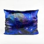 Fronha com ZíPER Galáxia de Cetim Anti Frizz - QUEEN SIZE 55X70