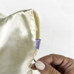 Fronha com ZIPPER Perola de Cetim Anti Frizz - QUEEN SIZE 55X70 - Imagem 3