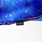 Fronha com ZíPER Galáxia de Cetim Anti Frizz - QUEEN SIZE 55X70 - Imagem 5