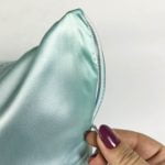 Fronha com ZIPPER Verde Agua de Cetim Anti Frizz - QUEEN SIZE 55X70 - Imagem 3